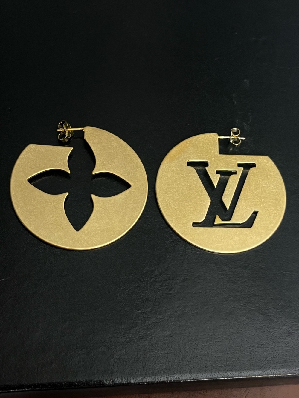 🧡 Louis. Vuitton. Perfect Match Extra Large Gold Tone Logo Earrings
